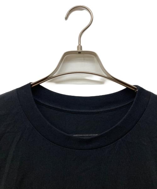 MM6 Maison Margiela（エムエムシックスメゾンマルジェラ）MM6 Maison Margiela (エムエムシックスメゾンマルジェラ) ナンバリングロゴパッチクルーネック半袖Tシャツ ブラック サイズ:Lの古着・服飾アイテム