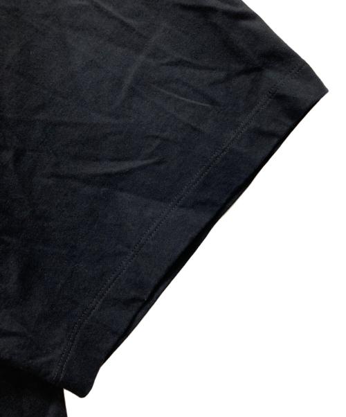 MM6 Maison Margiela（エムエムシックスメゾンマルジェラ）MM6 Maison Margiela (エムエムシックスメゾンマルジェラ) ナンバリングロゴパッチクルーネック半袖Tシャツ ブラック サイズ:Lの古着・服飾アイテム