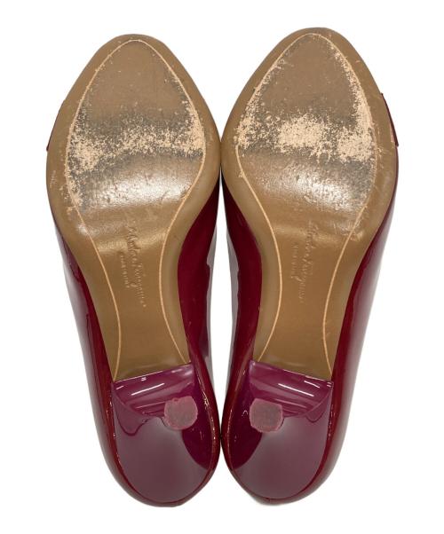 Salvatore Ferragamo（サルヴァトーレ フェラガモ）Salvatore Ferragamo (サルヴァトーレ フェラガモ) バラリボンハイヒールパンプス レッド サイズ:5の古着・服飾アイテム