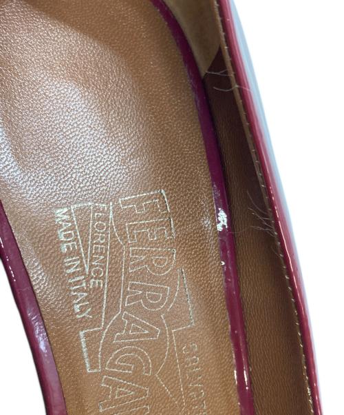 Salvatore Ferragamo（サルヴァトーレ フェラガモ）Salvatore Ferragamo (サルヴァトーレ フェラガモ) バラリボンハイヒールパンプス レッド サイズ:5の古着・服飾アイテム