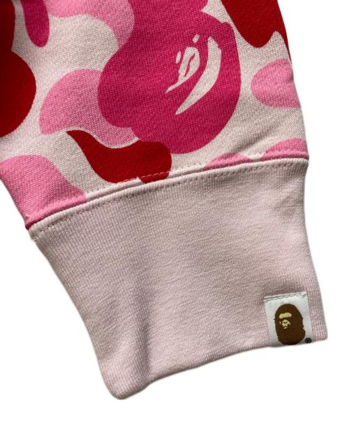 A BATHING APE（アベイシングエイプ）A BATHING APE (アベイシングエイプ) シャーク カモフラージュ柄 スウェット ピンク サイズ:Mの古着・服飾アイテム