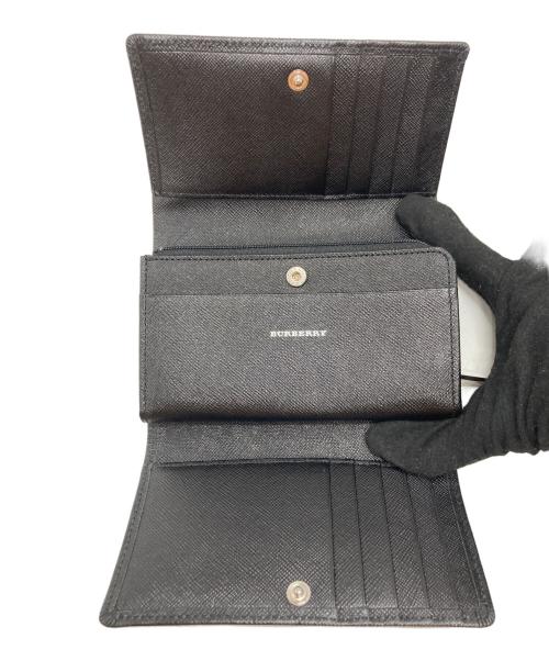 BURBERRY（バーバリー）BURBERRY (バーバリー) エンボスチェック３つ折り財布 ブラックの古着・服飾アイテム