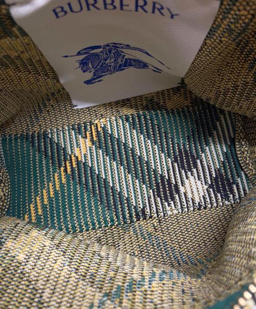 BURBERRY（バーバリー）BURBERRY (バーバリー) ハンドバッグ グリーンの古着・服飾アイテム