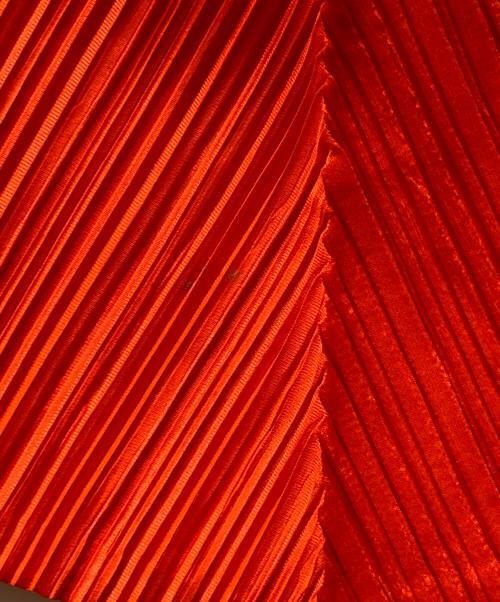 PLEATS PLEASE（プリーツプリーズ）PLEATS PLEASE (プリーツプリーズ) ハイネックプリ―ツカットソー オレンジ サイズ:Fの古着・服飾アイテム