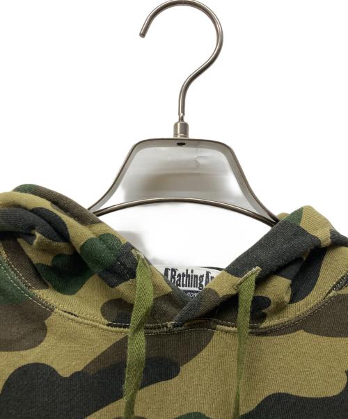 A BATHING APE（アベイシングエイプ）A BATHING APE (アベイシングエイプ) カモ柄プルオーバーパーカー グリーン サイズ:XSの古着・服飾アイテム