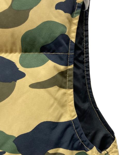 A BATHING APE（アベイシングエイプ）A BATHING APE (アベイシングエイプ) カモ柄中綿ベスト グリーン サイズ:XSの古着・服飾アイテム