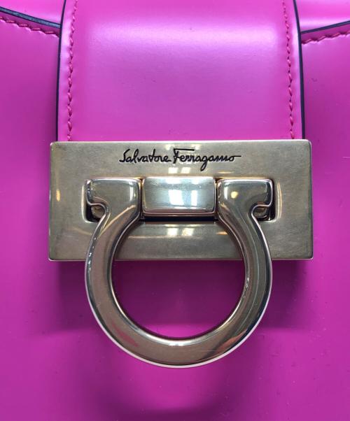 Salvatore Ferragamo（サルヴァトーレ フェラガモ）Salvatore Ferragamo (サルヴァトーレ フェラガモ) ショルダーバッグ ピンクの古着・服飾アイテム