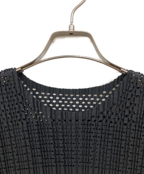 PLEATS PLEASE（プリーツプリーズ）PLEATS PLEASE (プリーツプリーズ) カットワークプリーツカットソー ブラック サイズ:記載無し（実寸サイズをご確認ください）の古着・服飾アイテム