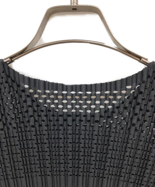 PLEATS PLEASE（プリーツプリーズ）PLEATS PLEASE (プリーツプリーズ) カットワークプリーツカットソー ブラック サイズ:記載無し（実寸サイズをご確認ください）の古着・服飾アイテム