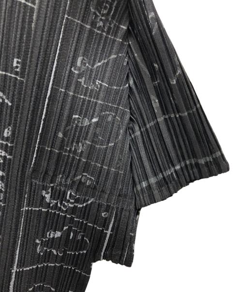 PLEATS PLEASE（プリーツプリーズ）PLEATS PLEASE (プリーツプリーズ) 総柄ハイネックプリーツカットソー ブラック サイズ:3の古着・服飾アイテム