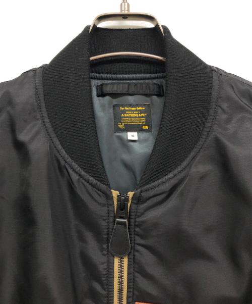 A BATHING APE（アベイシングエイプ）A BATHING APE (アベイシングエイプ) SHARK MA-1 グラフィック ボンバージャケット ブラック サイズ:Sの古着・服飾アイテム
