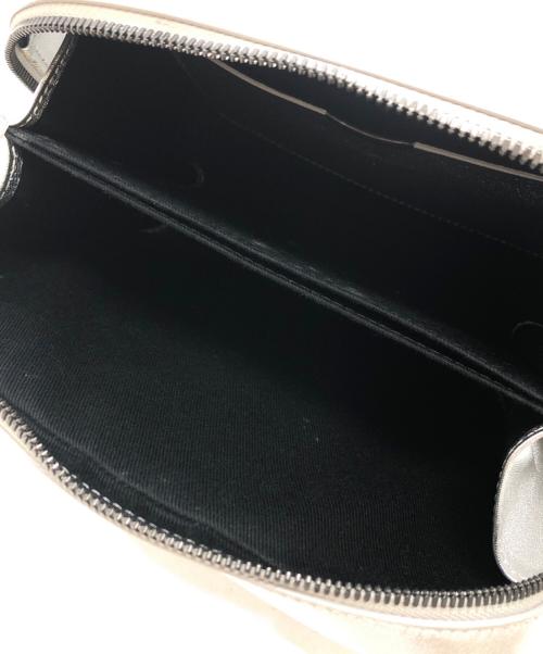 GIORGIO ARMANI（ジョルジオアルマーニ）GIORGIO ARMANI (ジョルジオアルマーニ) メタリックデザインショルダーバッグ シルバーの古着・服飾アイテム
