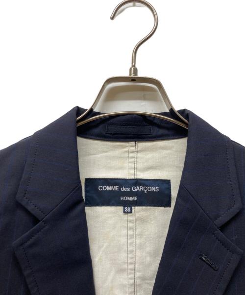 COMME des GARCONS HOMME（コムデギャルソン オム）COMME des GARCONS HOMME (コムデギャルソン オム) ストライプテーラードジャケット ネイビー サイズ:SSの古着・服飾アイテム