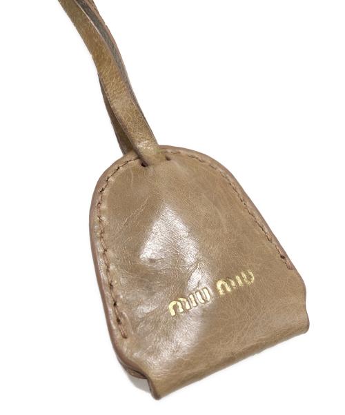 MIU MIU（ミュウミュウ）MIU MIU (ミュウミュウ) マテラッセレザー2WAYバッグ ベージュの古着・服飾アイテム