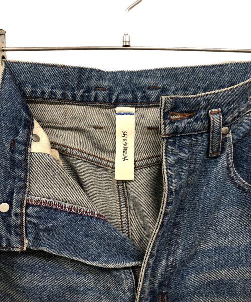 SHINYA KOZUKA（シンヤコズカ）SHINYA KOZUKA (シンヤコズカ) Washed Ordinary City Straight インディゴ サイズ:Mの古着・服飾アイテム