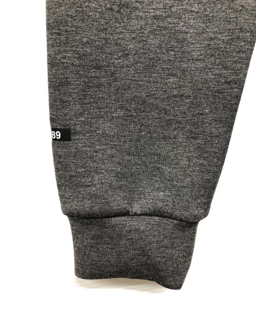 PEARLY GATES（パーリーゲイツ）PEARLY GATES (パーリーゲイツ) ゴルフウェア(トップス) グレー サイズ:5 未使用品の古着・服飾アイテム