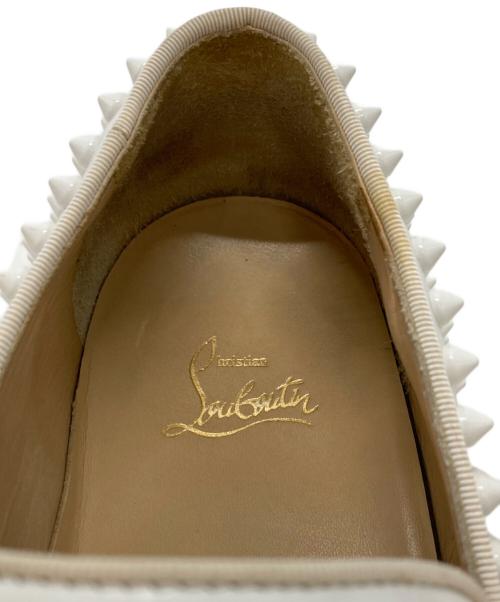 Christian Louboutin（クリスチャン・ルブタン）Christian Louboutin (クリスチャン・ルブタン) スタッズスリッポン ホワイト サイズ:41の古着・服飾アイテム