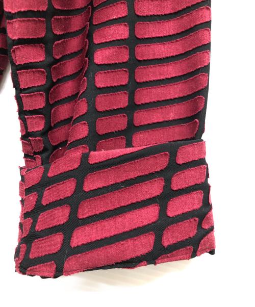ISSEY MIYAKE（イッセイミヤケ）ISSEY MIYAKE (イッセイミヤケ) Wave Pattern Double Polyester Coat レッド サイズ:3の古着・服飾アイテム