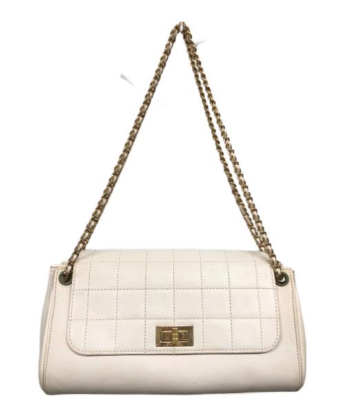 CHANEL（シャネル）CHANEL (シャネル) チョコバーチェーンショルダーバッグ ホワイトの古着・服飾アイテム