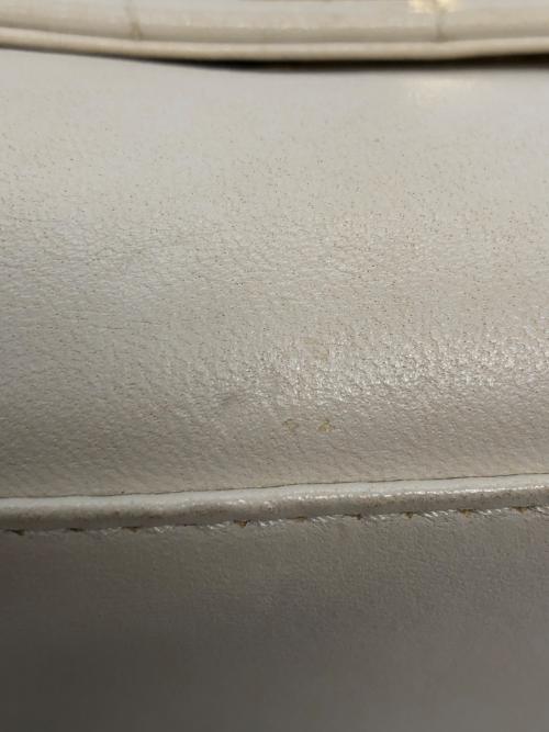 CHANEL（シャネル）CHANEL (シャネル) チョコバーチェーンショルダーバッグ ホワイトの古着・服飾アイテム