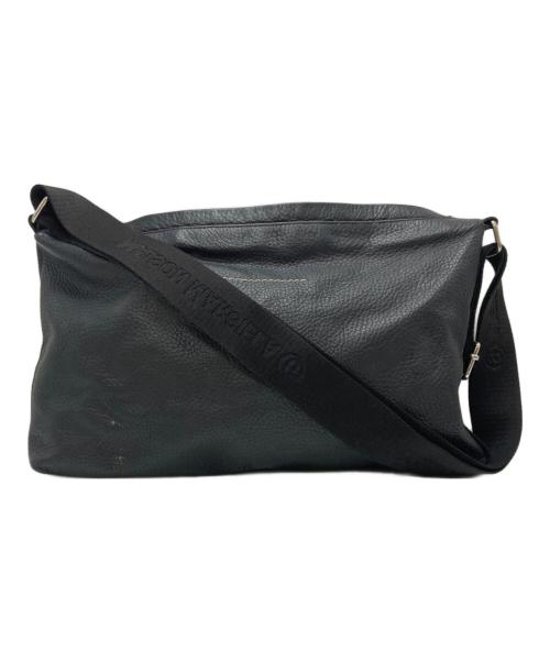 MM6 Maison Margiela（エムエムシックスメゾンマルジェラ）MM6 Maison Margiela (エムエムシックスメゾンマルジェラ) ロゴストラップクロスボディバッグ ブラックの古着・服飾アイテム