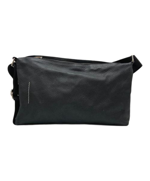 MM6 Maison Margiela（エムエムシックスメゾンマルジェラ）MM6 Maison Margiela (エムエムシックスメゾンマルジェラ) ロゴストラップクロスボディバッグ ブラックの古着・服飾アイテム