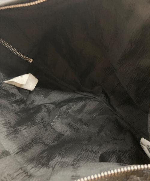 MM6 Maison Margiela（エムエムシックスメゾンマルジェラ）MM6 Maison Margiela (エムエムシックスメゾンマルジェラ) ロゴストラップクロスボディバッグ ブラックの古着・服飾アイテム