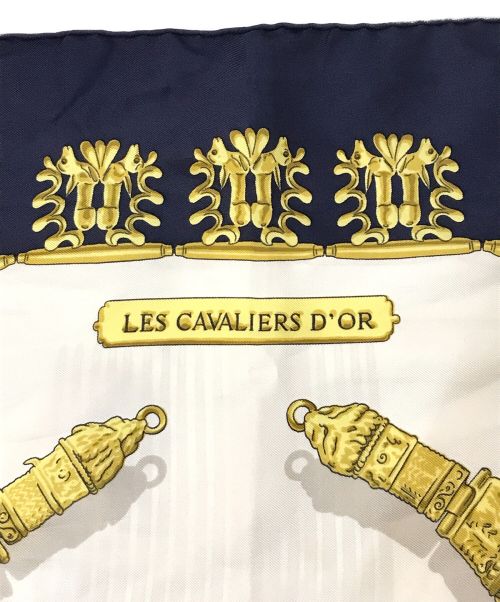 HERMES（エルメス）HERMES (エルメス) カレ90 ”LES CAVALIERS D'OR” 『黄金の騎士』 ネイビー×イエローの古着・服飾アイテム