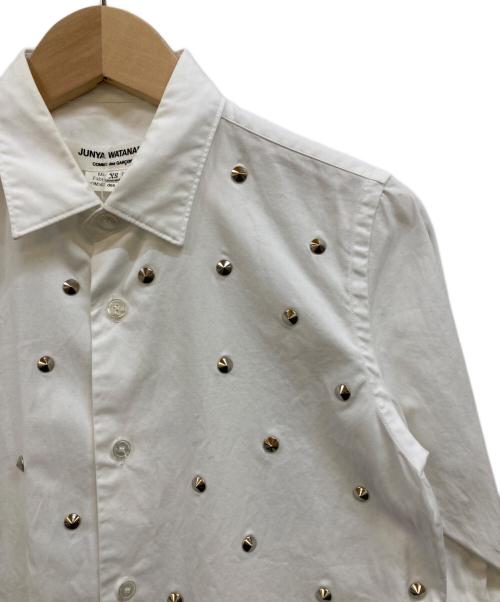 JUNYA WATANABE COMME des GARCONS（ジュンヤワタナベ コムデギャルソン）JUNYA WATANABE COMME des GARCONS ((ジュンヤワタナベ コムデギャルソン) スタッズシャツ ホワイト サイズ:XSの古着・服飾アイテム