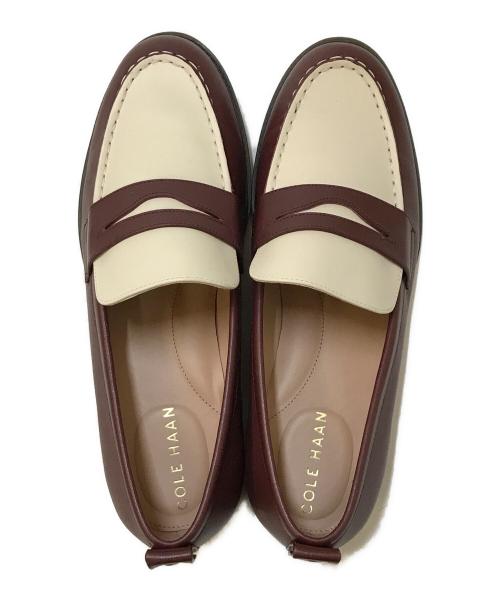 COLE HAAN（コールハーン）COLE HAAN (コールハーン) スタッシ ペニー ローファー ボルドー×ホワイト サイズ:25.5㎝の古着・服飾アイテム