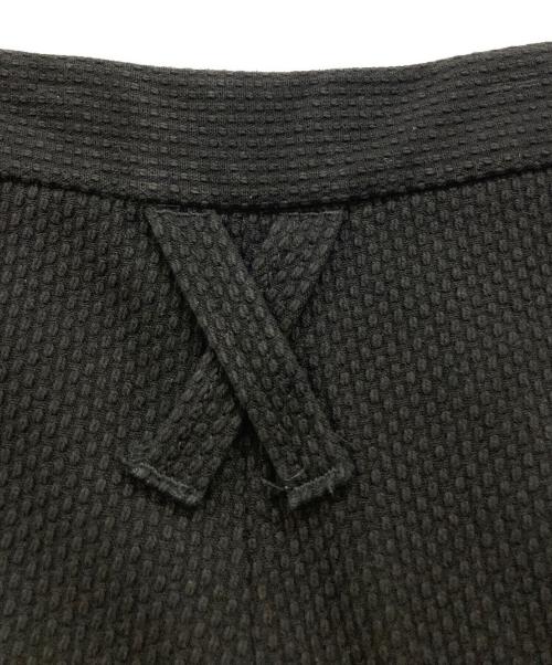 KOZABURO（コウザブロウ）KOZABURO (コウザブロウ) 3D SHAPED TROUSERS - SASHIKO 刺し子シェープドトラウザーズパンツ ブラックの古着・服飾アイテム