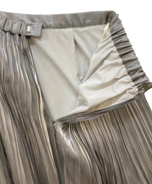 23区（ニジュウサンク）23区 (ニジュウサンク) シャイニー プリーツスカート シルバー サイズ:36(7)の古着・服飾アイテム