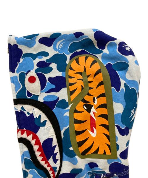 A BATHING APE（アベイシングエイプ）A BATHING APE (ア ベイシング エイプ) シャークパーカー ブルー サイズ:Mの古着・服飾アイテム