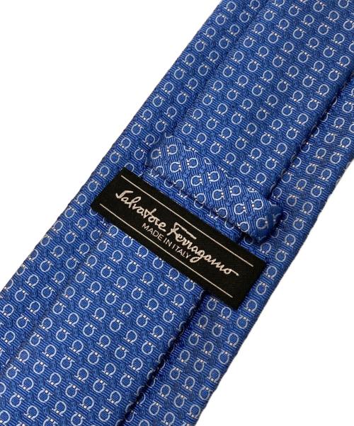 Salvatore Ferragamo（サルヴァトーレ フェラガモ）Salvatore Ferragamo (サルヴァトーレ フェラガモ) ガンチーニ総柄シルクネクタイ ブルー サイズ:無しの古着・服飾アイテム