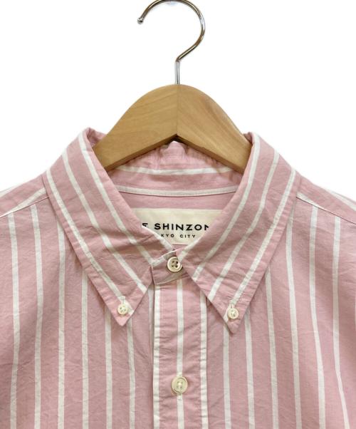 THE SHINZONE（ザ シンゾーン）THE SHINZONE (ザ シンゾーン) SUNDAY MOUNTAIN (サンデーマウンテン) 別注ダディシャツ ストライプシャツ ピンク サイズ:RSの古着・服飾アイテム