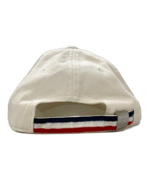 MONCLER（モンクレール）MONCLER (モンクレール) BERRETTO BASEBALL CAP ロゴワッペンキャップ ホワイトの古着・服飾アイテム