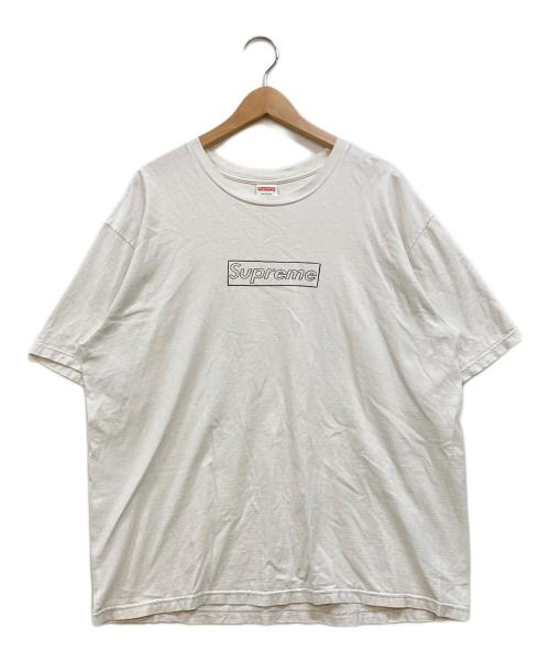 SUPREME（シュプリーム）SUPREME (シュプリーム) KAWS (カウズ) Chalk Logo Tee ホワイト サイズ:XLの古着・服飾アイテム