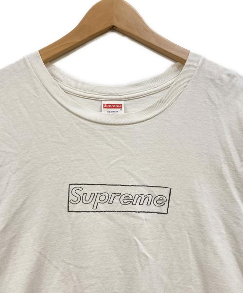 SUPREME（シュプリーム）SUPREME (シュプリーム) KAWS (カウズ) Chalk Logo Tee ホワイト サイズ:XLの古着・服飾アイテム