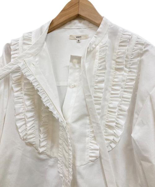 YORI（ヨリ）YORI (ヨリ) たっぷりフリルブラウス ホワイト サイズ:38の古着・服飾アイテム