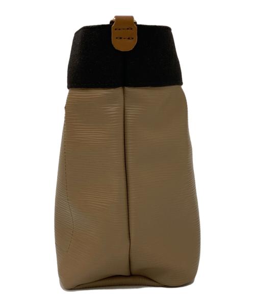 Breath TOPKAPI（ブレストプカピ）Breath TOPKAPI (ブレストプカピ) リプル ネオレザー ファスナー付き ショルダーバッグ ベージュの古着・服飾アイテム