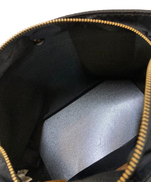 Breath TOPKAPI（ブレストプカピ）Breath TOPKAPI (ブレストプカピ) リプル スリム ネオレザー ショルダーバッグ ベージュの古着・服飾アイテム