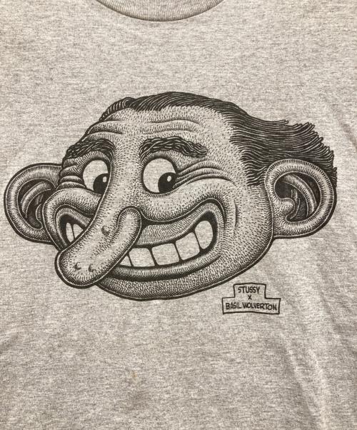 stussy（ステューシー）stussy (ステューシー) 00's BASIL WOLVERTON プリントTシャツ グレー サイズ:Mの古着・服飾アイテム