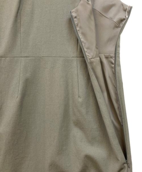 icB（アイシービー）icB (アイシービー) 【接触冷感・UVケア・撥水・洗える】 LooseWeave ノースリーブワンピース オリーブ サイズ:42の古着・服飾アイテム