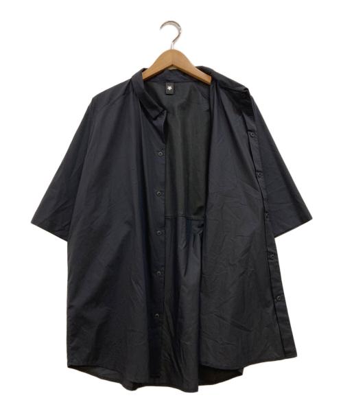 DESCENTE（デサント）DESCENTE (デサント) 半袖スナップ テックシャツ ブラック サイズ:XOの古着・服飾アイテム