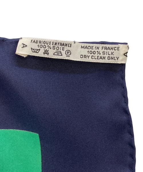 HERMES（エルメス）HERMES (エルメス) カレ90 ”Eperon d'or” 『黄金の拍車』 大判シルクスカーフ グリーンの古着・服飾アイテム