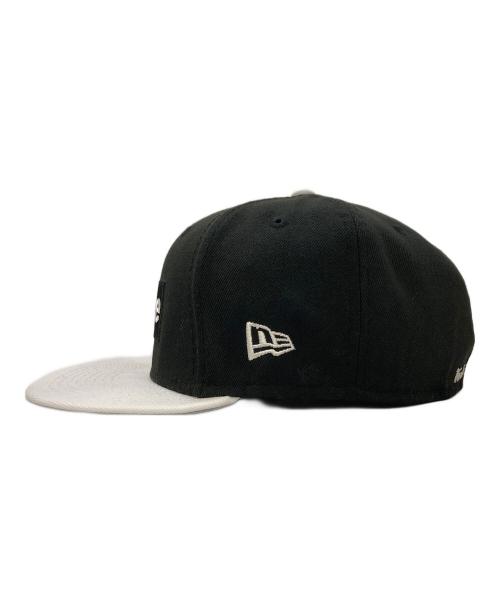 New Era（ニューエラ）New Era (ニューエラ) SUPREME (シュプリーム) 2-Tone Box Logo Spring Training キャップ ホワイト×ブラック サイズ:7 1/4(57.7dm)の古着・服飾アイテム