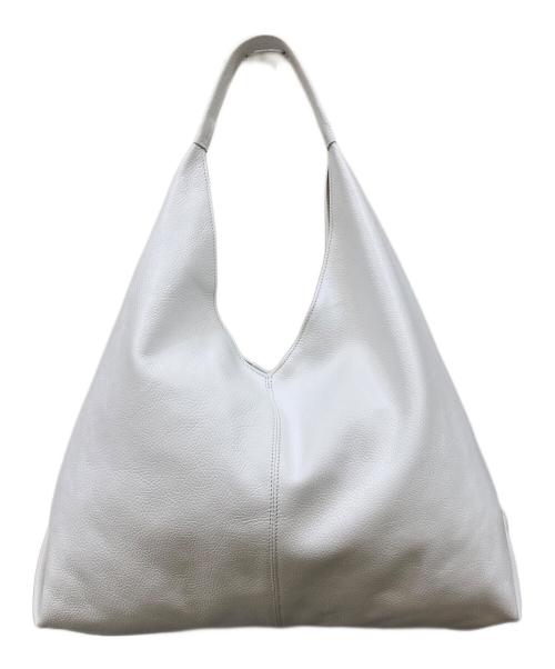 AULENTTI（オウレンティ）AULENTTI (オウレンティ) チェーンミニバッグ付きワンショルダーバッグ ホワイトの古着・服飾アイテム