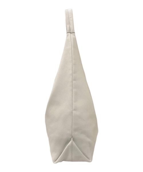 AULENTTI（オウレンティ）AULENTTI (オウレンティ) チェーンミニバッグ付きワンショルダーバッグ ホワイトの古着・服飾アイテム