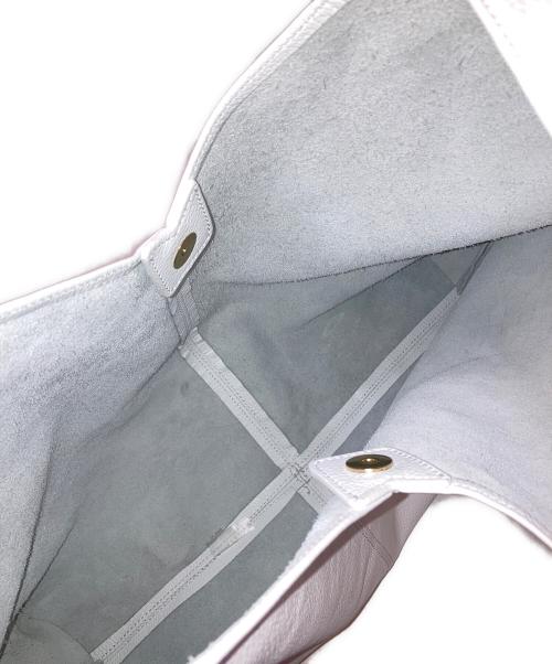 AULENTTI（オウレンティ）AULENTTI (オウレンティ) チェーンミニバッグ付きワンショルダーバッグ ホワイトの古着・服飾アイテム