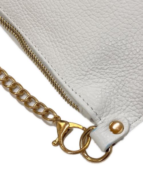 AULENTTI（オウレンティ）AULENTTI (オウレンティ) チェーンミニバッグ付きワンショルダーバッグ ホワイトの古着・服飾アイテム